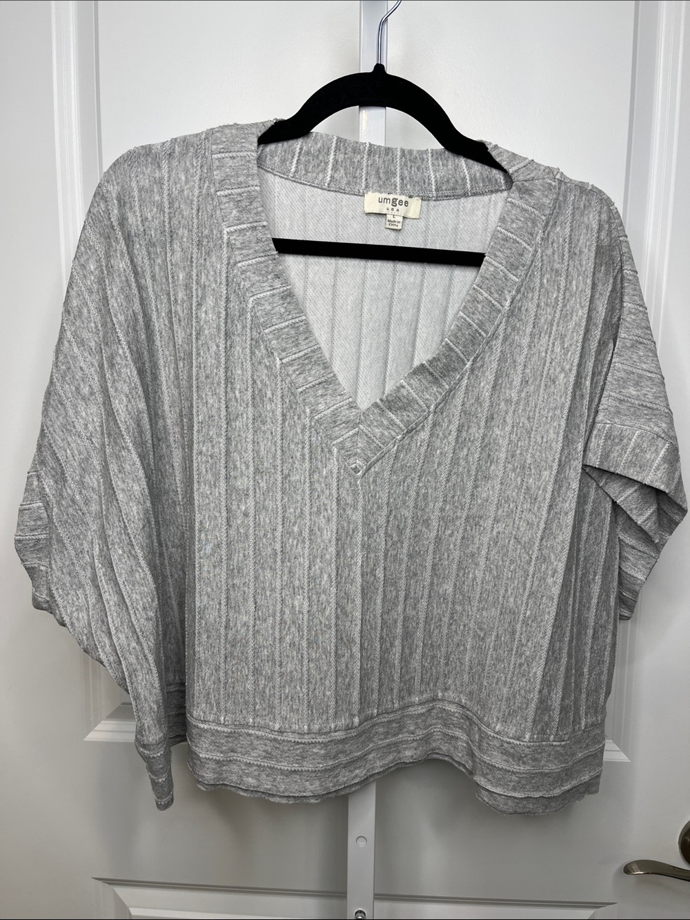 Umgee Light Gray Ribbed V-Neck  Oversized Cropped Pullover Large